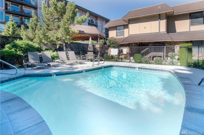 Next To Lake, Pool, 10 Acre Park, 1 Mile To Town, Prices Chelan