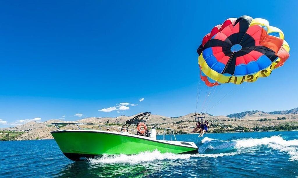 Holiday home Next To Lake, Pool, 10 Acre Park, 1 Mile To Town, Prices Chelan