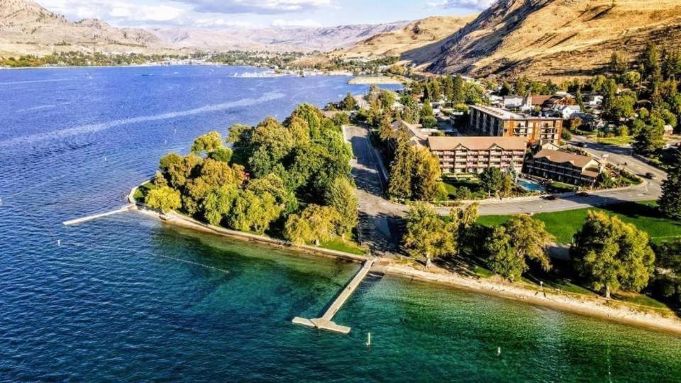 Next To Lake, Pool, 10 Acre Park, 1 Mile To Town, Prices Holiday home Chelan