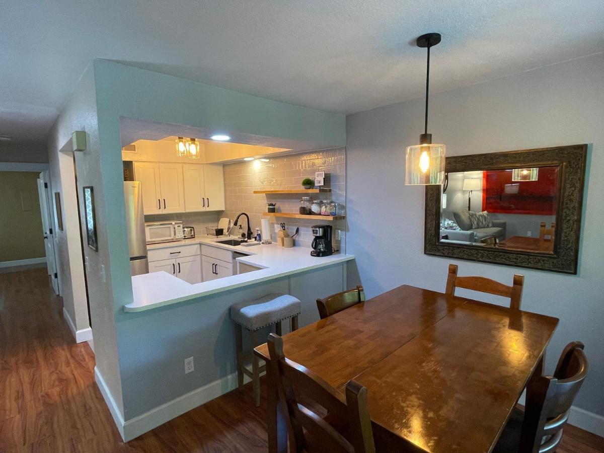 Next To Lake, Pool, 10 Acre Park, 1 Mile To Town, Prices *
